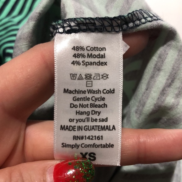 NWT LuLaRoe Irma green and blue geometric print top size xs - Picture 11 of 11